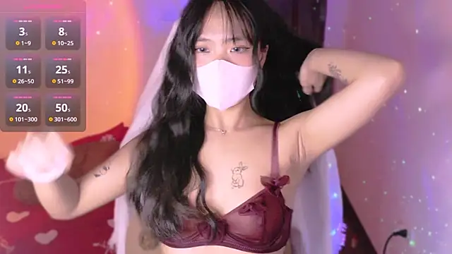 Phuong Bee online show from 09-18-25, 05:04