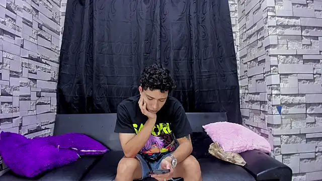 Snapshot of Crazy_Cult_Sex chatting on 10-08-25, 01:42 Crazy Cult Sex online show from 10-08-25, 01:42