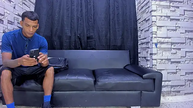 Snapshot of Crazy_Cult_Sex chatting on 11-15-25, 01:18 Crazy Cult Sex online show from 11-15-25, 01:18