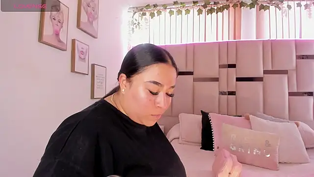 Zoey thompson online show from 11-30-25, 03:27