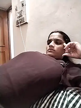 Snapshot of Sofia_kuuu chatting on 09-24-25, 05:55 Sofia kuuu online show from 09-24-25, 05:55