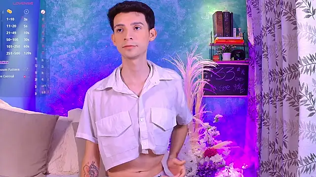 Snapshot of VicenteFerrer chatting on 09-20-25, 02:01 VicenteFerrer online show from 09-20-25, 02:01