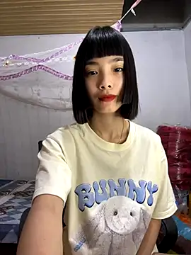 Snapshot of andymi1 chatting on 10-12-25, 02:21 andymi1 online show from 10-12-25, 02:21