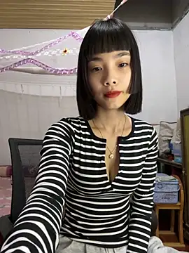 Snapshot of andymi1 chatting on 10-18-25, 02:14 andymi1 online show from 10-18-25, 02:14