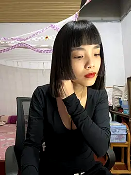Snapshot of andymi1 chatting on 10-21-25, 02:45 andymi1 online show from 10-21-25, 02:45