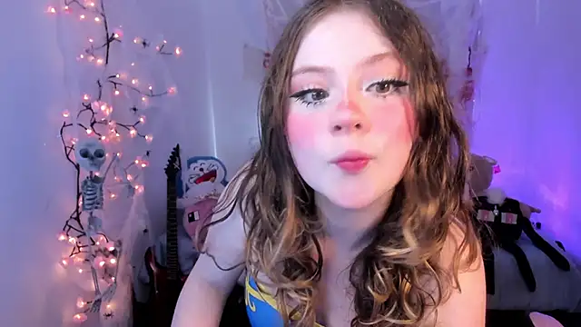 Snapshot of Lil_bela chatting on 10-10-25, 12:15 Lil bela online show from 10-10-25, 12:15