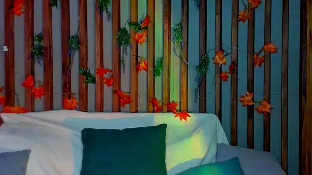 Lori Williams online show from 12-19-25, 01:12