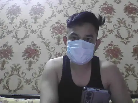 Snapshot of NIVAN_7251 chatting on 09-15-25, 06:52 NIVAN 7251 online show from 09-15-25, 06:52