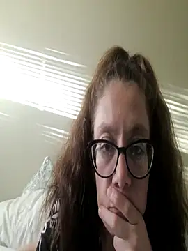 isabellenoela online show from 10-31-25, 10:33