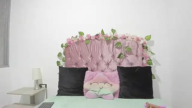 ivy moon05 online show from 10-13-25, 01:11