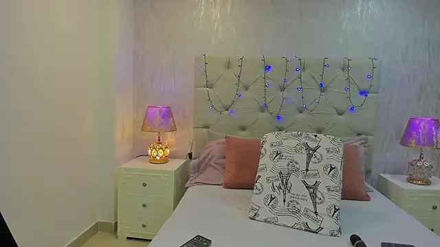 Snapshot of Pamelamiler__ chatting on 09-16-25, 12:17 Pamelamiler online show from 09-16-25, 12:17