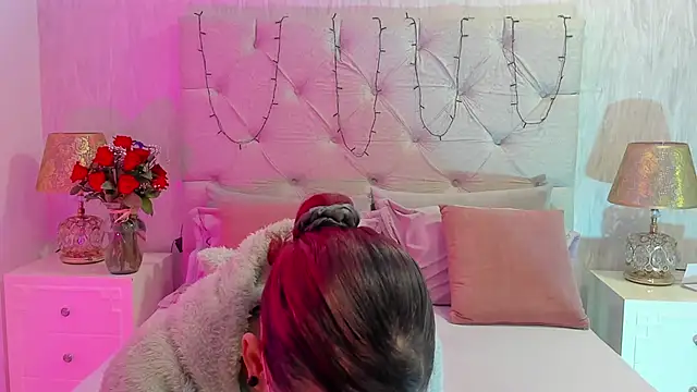 Snapshot of Pamelamiler__ chatting on 09-22-25, 12:18 Pamelamiler online show from 09-22-25, 12:18