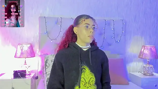 Snapshot of Pamelamiler__ chatting on 11-05-25, 11:43 Pamelamiler online show from 11-05-25, 11:43