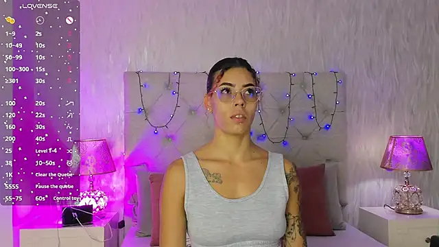 Snapshot of Pamelamiler__ chatting on 11-06-25, 01:12 Pamelamiler online show from 11-06-25, 01:12