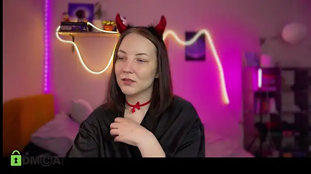 EveSunny online show from 10-26-25, 02:39