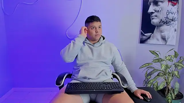 Snapshot of Maximus_Steel chatting on 09-19-25, 02:57 Maximus Steel online show from 09-19-25, 02:57