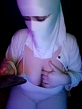 Lamia Queen  online show from 12-18-25, 11:22