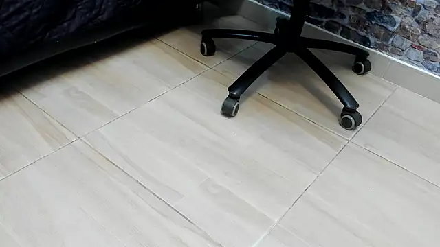 ALYANNA HOT  online show from 12-04-25, 11:41