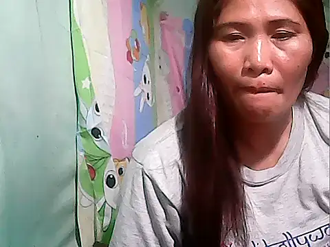 Snapshot of Juicy_69xx chatting on 10-31-25, 11:28 Juicy 69xx online show from 10-31-25, 11:28