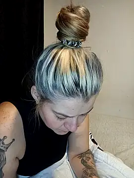 Snapshot of Fernandar2025 chatting on 09-12-25, 03:17 Fernandar2025 online show from 09-12-25, 03:17