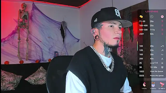 Snapshot of tyler_jones_ chatting on 10-28-25, 04:38 tyler jones online show from 10-28-25, 04:38