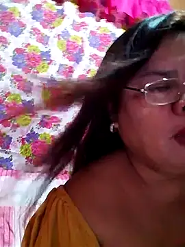 Snapshot of Huge_mama69 chatting on 10-08-25, 06:49 Huge mama69 online show from 10-08-25, 06:49