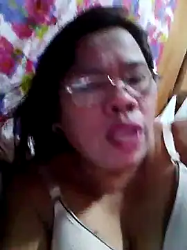 Snapshot of Huge_mama69 chatting on 10-17-25, 10:51 Huge mama69 online show from 10-17-25, 10:51
