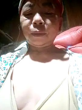 Snapshot of VangLe73 chatting on 09-15-25, 09:04 VangLe73 online show from 09-15-25, 09:04