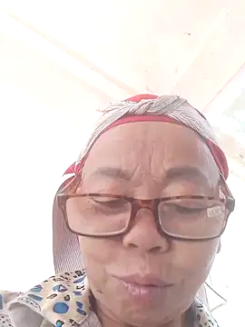 Snapshot of VangLe73 chatting on 09-20-25, 02:01 VangLe73 online show from 09-20-25, 02:01