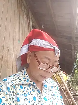 Snapshot of VangLe73 chatting on 09-22-25, 02:24 VangLe73 online show from 09-22-25, 02:24