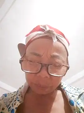 Snapshot of VangLe73 chatting on 09-27-25, 01:05 VangLe73 online show from 09-27-25, 01:05