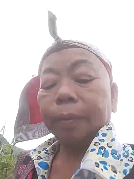 Snapshot of VangLe73 chatting on 09-28-25, 03:45 VangLe73 online show from 09-28-25, 03:45