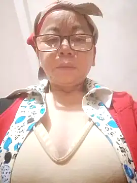 Snapshot of VangLe73 chatting on 09-29-25, 06:13 VangLe73 online show from 09-29-25, 06:13