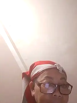 Snapshot of VangLe73 chatting on 10-08-25, 11:19 VangLe73 online show from 10-08-25, 11:19