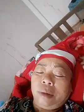 Snapshot of VangLe73 chatting on 10-09-25, 12:58 VangLe73 online show from 10-09-25, 12:58