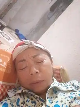 Snapshot of VangLe73 chatting on 10-11-25, 01:42 VangLe73 online show from 10-11-25, 01:42