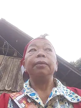 Snapshot of VangLe73 chatting on 10-13-25, 12:32 VangLe73 online show from 10-13-25, 12:32