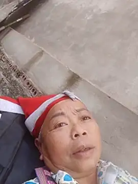 Snapshot of VangLe73 chatting on 10-19-25, 07:20 VangLe73 online show from 10-19-25, 07:20