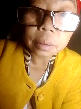 Snapshot of VangLe73 chatting on 10-21-25, 10:32 VangLe73 online show from 10-21-25, 10:32