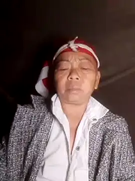 Snapshot of VangLe73 chatting on 10-22-25, 11:21 VangLe73 online show from 10-22-25, 11:21