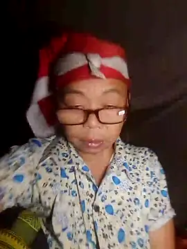 Snapshot of VangLe73 chatting on 10-27-25, 11:14 VangLe73 online show from 10-27-25, 11:14