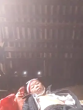 Snapshot of VangLe73 chatting on 11-05-25, 02:44 VangLe73 online show from 11-05-25, 02:44