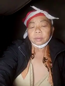 Snapshot of VangLe73 chatting on 11-12-25, 03:12 VangLe73 online show from 11-12-25, 03:12