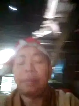 Snapshot of VangLe73 chatting on 11-19-25, 06:57 VangLe73 online show from 11-19-25, 06:57