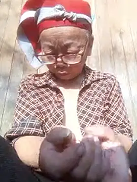 Snapshot of VangLe73 chatting on 11-24-25, 08:14 VangLe73 online show from 11-24-25, 08:14