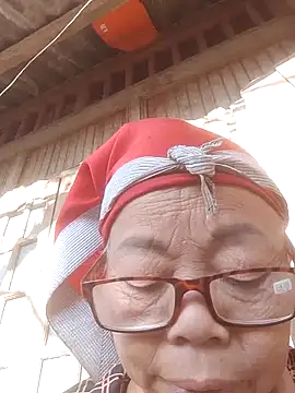 Snapshot of VangLe73 chatting on 11-25-25, 08:25 VangLe73 online show from 11-25-25, 08:25