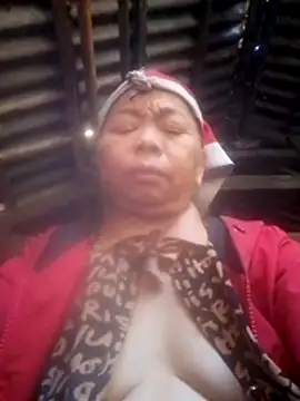 Snapshot of VangLe73 chatting on 11-30-25, 08:40 VangLe73 online show from 11-30-25, 08:40