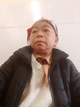 Snapshot of VangLe73 chatting on 12-18-25, 12:49 VangLe73 online show from 12-18-25, 12:49