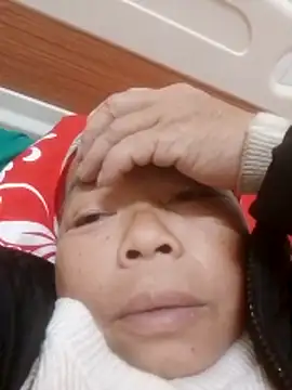 Snapshot of VangLe73 chatting on 12-18-25, 01:28 VangLe73 online show from 12-18-25, 01:28