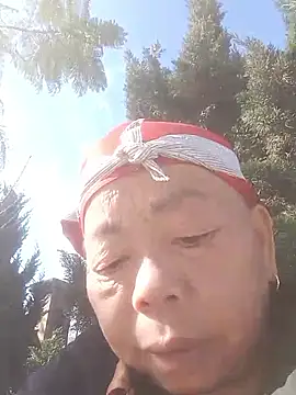 Snapshot of VangLe73 chatting on 12-19-25, 02:40 VangLe73 online show from 12-19-25, 02:40